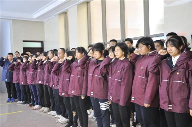 《士兵突击》：许三多能当兵，与史今的心软无关！